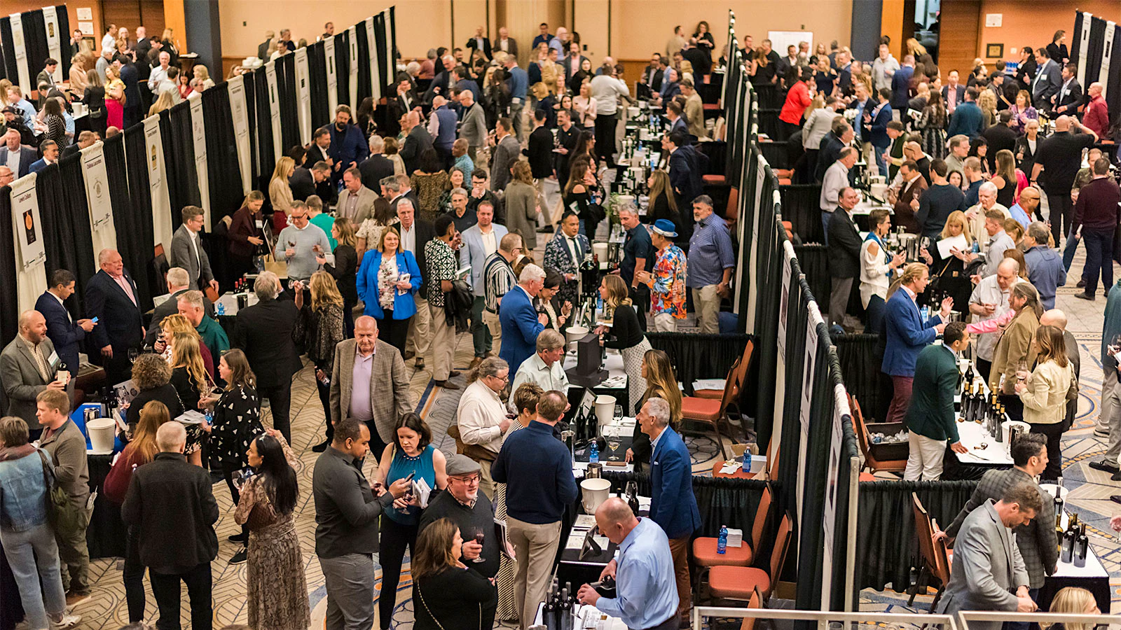 Guests filled the ballroom at the Sheraton Grand Chicago Riverwalk for the first night of the 2025 Wine Spectator Grand Tour.